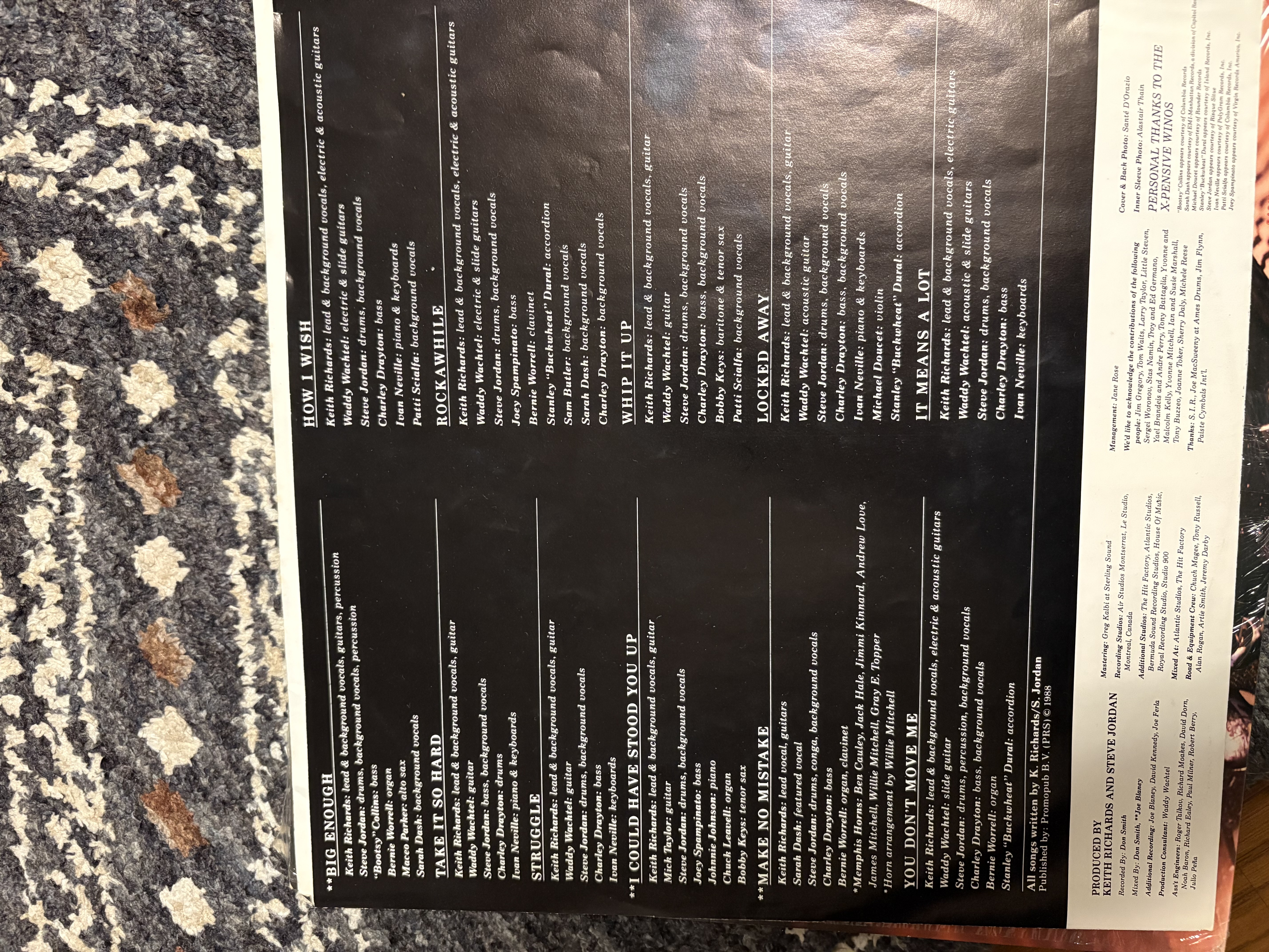 『Talk Is Cheap』이너라이너의 크레딧 — Steve Jordan, Waddy Wachtel, Sarah Dash, Ivan Neville, Bootsy Collins 등의 이름이 나열되어 있다