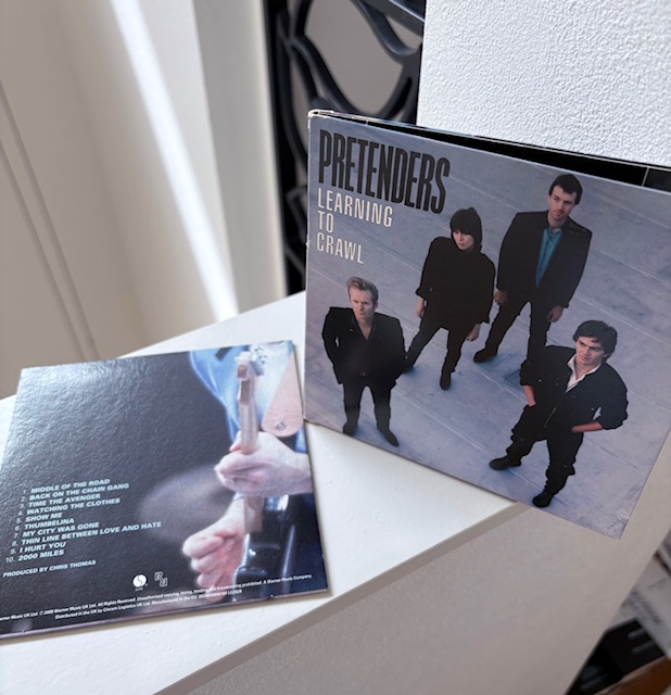 40년 전에 구매한 Learning to Crawl의 오리지널 반 (앞면과 트랙리스트)